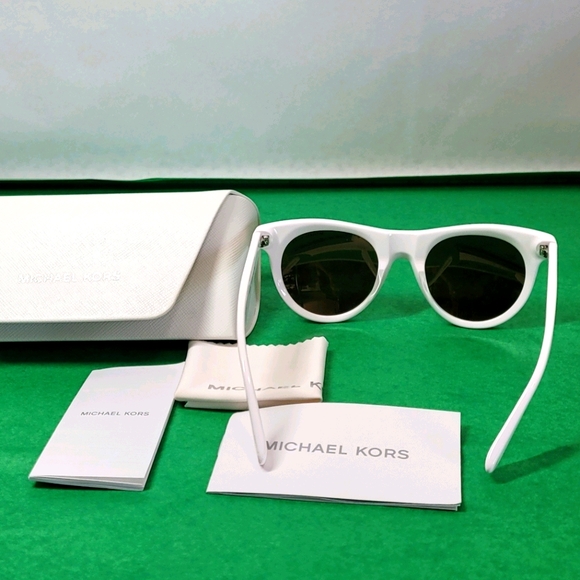 Michael Kors Women's MK 1064 & MK 2074 bundle - Picture 14 of 15